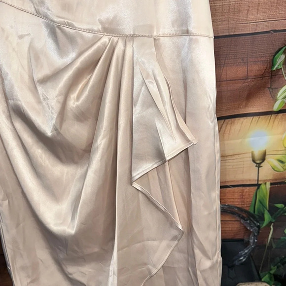 HALARA Cream Ruched Midi Skirt - Picture 2 of 7